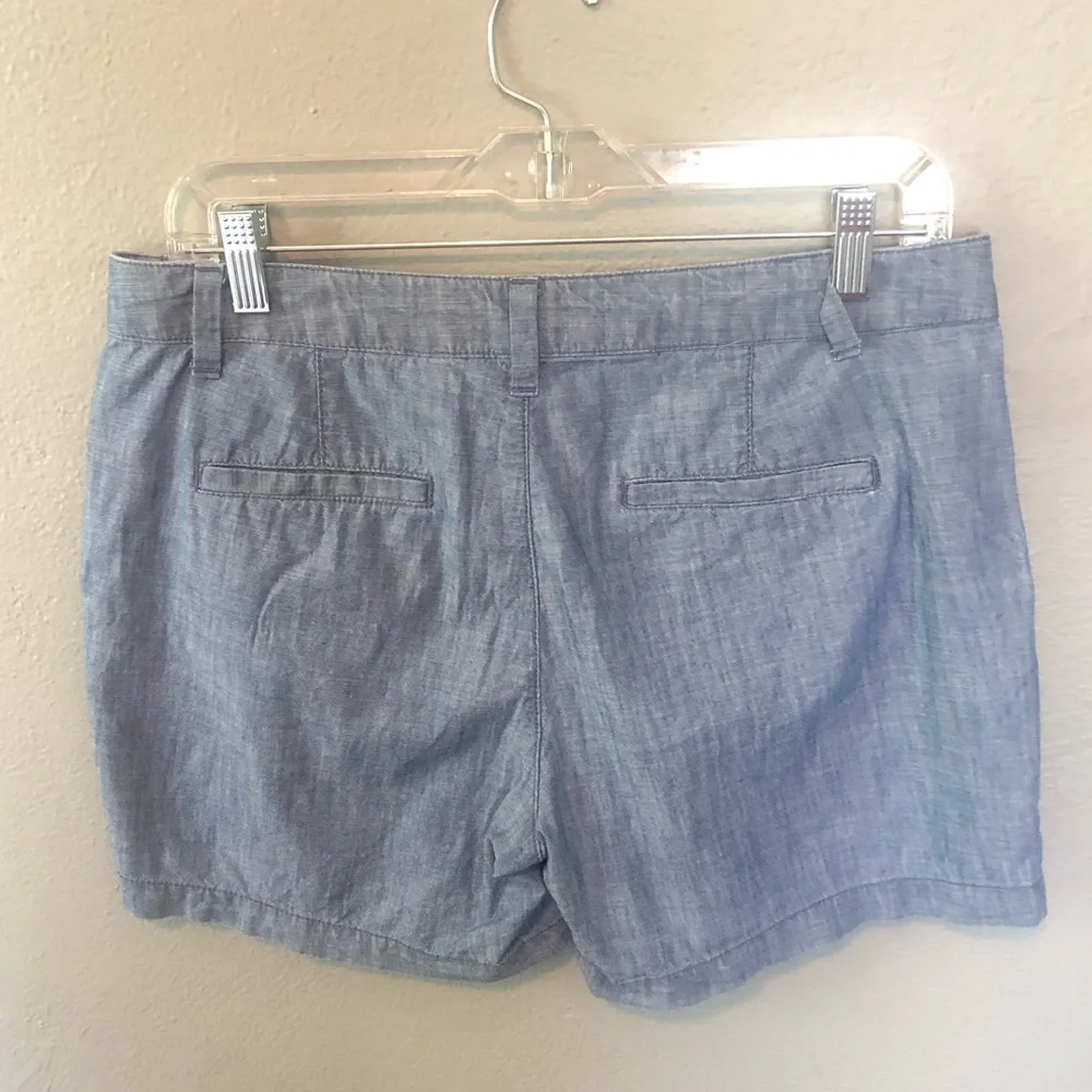 GAP Chambray Mid Rise City Shorts Size 6